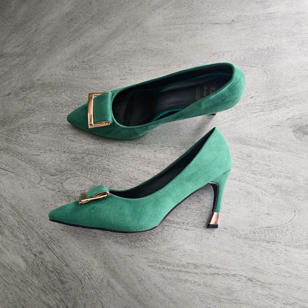 Vintage buckle pumps 50/60s style green suede w/ gold accents